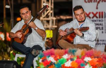 El tiple es un instrumento que llegó de España y tomó varias formas y nombres de acuerdo al desarrollo que le dio cada país de este continente al que arribó. FOTO: EL COLOMBIANO