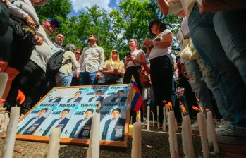 Desde el pasado 8 de junio, se han realizado varias concentraciones en Medellín en apoyo a la salud del senador Miguel Uribe, víctima de un atentado. En la imagen, concentración realizada en el parque de El Poblado. FOTO: Camilo Suárez Echeverry
