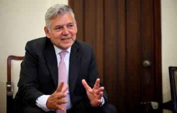 Jaime Alberto Cabal, presidente de Fenalco, señaló deficiencias legales graves y riesgos económicos y sociales por alza del mínimo. FOTO Colprensa