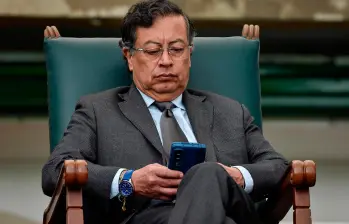 En X el presidente Gustavo Petro asegura que mermará el precio de la gasolina en Colombia. FOTO Colprensa