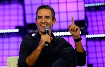 El CEO de Nu, David Vélez, destacó la tecnología y la competencia como herramientas para ampliar el acceso al crédito formal. FOTO AFP