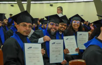 Siete estudiantes del ITM ahora son los primeros profesionales en Lengua de Señas Colombiana en la ciudad y el departamento. FOTO: ITM