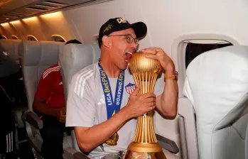 Alfredo Arias celebró su primer título en Colombia con contundente mensaje a la prensa y a los que no creyeron. Foto: tomada de redes @JuniorClubSA.