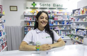 Droguería Santa Elena abrió sus puertas el 18 de julio de 2021 en la calle Bolívar, una empresa que cambió su visión de sí misma y su futuro. FOTO Camilo Suárez