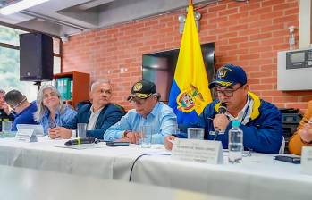 El presidente Gustavo Petro en un evento junto a Carlos Ramón González y Olmedo López. Foto: Instagram de Olmedo López