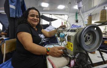 Liliana Foronda fue una de las afectadas por el fuego en el barrio San Francisco en 2023. Gracias al buen corazón de las personas, volvió a sonreir. Foto: Manuel Saldarriaga Quintero.
