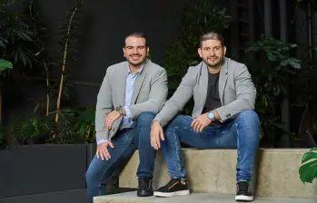 Los dos hermanos paisas Andrés Felipe y Rubén Darío Betancur Roldán crearon su emprendimiento Cosmos, en El Hueco de Medellín. FOTO: Cortesía Cosmos.