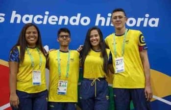 Equipo colombiano campeón del ajedrez bolivariano. De izquierda a derecha: Ingris Rivera, Santiago Ávila, Valentina Argote y Esteban Valderrama. FOTO: Tomada de X @OlimpicoCol