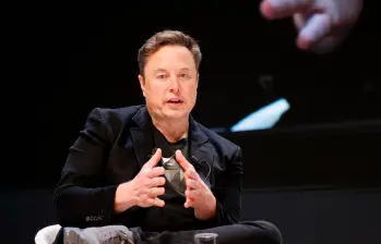 El patrimonio de Elon Musk, impulsado por el salto bursátil de SpaceX y Tesla, alcanzó los US$1,32 billones, una cifra que equivale a más de 80 millones de años de salario promedio en Argentina. FOTO Getty