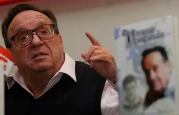Roberto Gómez Bolaños, conocido como Chespirito, marcó a generaciones con su humor y sensibilidad. Su historia vuelve a cobrar vida en la serie Sin querer queriendo. FOTO: cortesía vía Colprensa