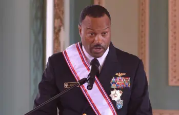 El almirante Alvin Holsey, jefe del Comando Sur de EE. UU., anunció su retiro tras un año en el cargo, en medio del despliegue militar contra el narcotráfico en el Caribe. FOTO: AFP.