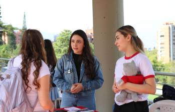 Cerca de 1.200 jóvenes de colegios privados de Medellín reciben información y asesorías para entrar a estas universidades. FOTO: CORTESÍA