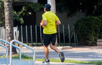 Un estudio encontró que los deportistas de élite que corrieron una milla en menos de 4 minutos viven varios años más que la población general. FOTO JAIME PÉREZ