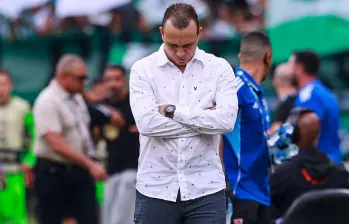 El entrenador antioqueño Alejandro Restrepo, de 43 años, llegó al Medellín en agosto del 2024. FOTO: MANUEL SALDARRIAGA