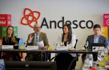 En rueda de prensa, el presidente del gremio de los servicios públicos, Camilo Sánchez, dio un panorama de la situación de los diferentes sectores. FOTO: Andesco.