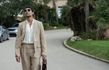 Diego Calva es el antagonista de The night manager, la serie que se grabó en gran parte en Medellín y que este domingo 1 de febrero tendrá su final de temporada. FOTO Cortesía Prime Video.