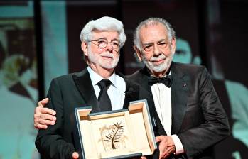 George Lucas, de 80 años, recibió el homenaje de su amigo Francis Ford Coppola, 80 años, en el Festival de Cannes. FOTO Getty