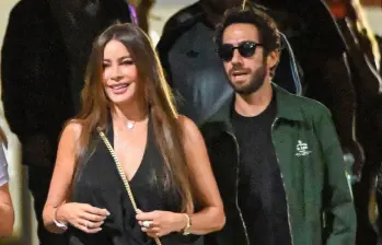 Sofía Vergara y Douglas Chabbott fueron vistos en el concierto de Oasis en el Rose Bowl de Pasadena, California. FOTO: BACKGRID.