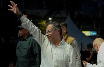 El presidente Gustavo Petro generó controversia en redes sociales tras publicar el mensaje “A mí me gusta desnudarme”. FOTO: Colprensa