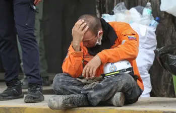 Las víctimas mortales de los terremotos en Venezuela se acercan a las 2.300 y la esperanza de encontras personas con vida se reduce tras una semana. Foto: Edilzon Gamez/Getty Images