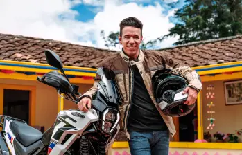 Rigoberto Urán presentó la campaña Acelera tu proceso junto a AKT Motos. FOTOS Colprensa