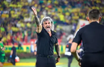 Leonel Álvarez no será más el técnico del Bucaramanga. FOTO DIMAYOR