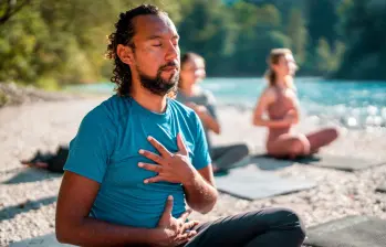 La Organización Mundial de la Salud recomienda hacer ejercicios de respiración diariamente. Foto Getty. 