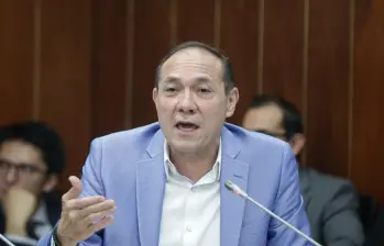 Sindicatos del Ministerio de Trabajo rechazaron una presunta orden de exhibir fotos de Gustavo Petro y del ministro Antonio Sanguino en sedes de la entidad. FOTO: Colprensa