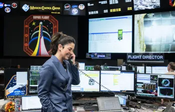 La colombiana Diana Trujillo, directora de vuelo de la Nasa, dirigió una caminata espacial en el centro de control de misión. FOTO: NASA
