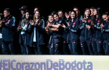 “Ya hicimos historia, pero este equipo tiene más hambre de gloria”, así indicó Leicy Santos, una de las jugadoras ovacionadas este martes en el Movistar Arena de Bogotá. FOTO: Colprensa