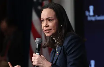 Uno de los temas que le cuestionaron a Machado fue el evidente respaldo de Estados Unidos a Delcy Rodríguez. Foto: AFP.