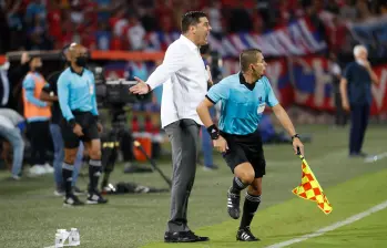 El entrenador argentino Juan Cruz Real es uno de los más queridos por la afición del América de Cali. Les dio el último título de Liga que ganaron. FOTO: MANUEL SALDARRIAGA