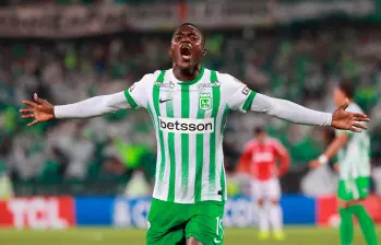 La victoria ante Internacional no solo representa un avance en la tabla de posiciones, sino también una inyección de moral para el plantel y la afición del Atlético Nacional. Foto: Manuel Saldarriaga Quintero.