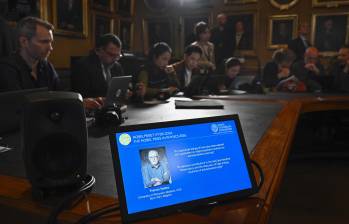 El profesor en la Universidad de Wisconsin-Madison ganó el Nobel por el descubrimiento de neutrinos de alta energía procedentes de fuera de nuestra galaxia. FOTO AFP