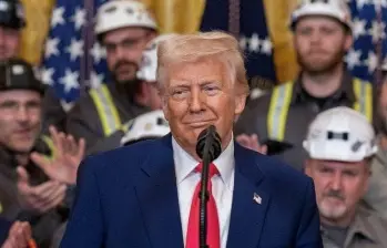 Donald Trump aseguró desde la Casa Blanca que el alto el fuego con Irán se encuentra “en estado crítico” tras rechazar la última propuesta enviada por Teherán. FOTO: COLPRENSA.