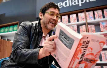 Claudio Narea estuvo en la FILBo presentando su libro sobre la banda que fundó al lado de Jorge González y Miguel Tapia. FOTO Colprensa