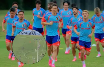 La Selección de Japón ha cambiado varias veces su sitio de entrenamiento en México debido a que se ha encontrado con terrenos en malas condiciones. Fotos: Getty Images y captura de video X.