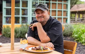 Álvaro Molina tiene ahora sus platos en el restaurante Casa Once, en el Carmen de Viboral FOTO El Colombiano 