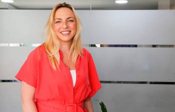 Lucía Galán, conocida como Lucía, mi pediatra, ha convertido su experiencia en consulta y maternidad en una guía completa para acompañar a madres y padres en cada etapa de la crianza. FOTOS Colprensa