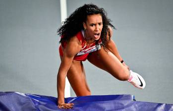 La joven atleta española María Vicente (22 años), sufrió la ruptura del tendón de Aquiles mientras participaba en el Mundial de salto de altura en Glasgow. FOTO: AFP 