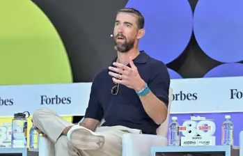 Michael Phelps ganador de múltiples medallas de oro y récords Mundiales, ahora está enfocado en trabajar por la salud mental de los jóvenes y los niños, gracias a su experiencia de vida. FOTO GETTY 