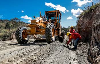 Los proyectos viales constituyen la mayor parte de las obras por impuestos en Antioquia. Arriba, aspecto de la nueva vía Camparrusia - Dabeiba, construida a través ese mecanismo. FOTO EL COLOMBIANO