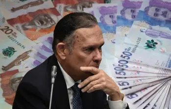 El senador Efraín Cepeda advirtió que el Gobierno busca aprobar el Presupuesto 2026 por decreto si se rompe el quórum en el Congreso. FOTO: Colprensa y Getty.
