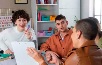 Cada vez más empresas adoptan beneficios emocionales y rutas de aprendizaje para reducir la rotación juvenil. FOTO: CORTESÍA