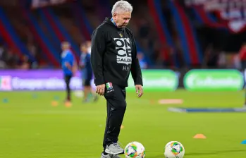 El entrenador antioqueño Hernán Darío Herrera ha tenido un buen rendimiento al frente de Once Caldas. Los de Manizales son el único equipo colombiano que sigue en competencia internacional en 2025. FOTO: MANUEL SALDARRIAGA