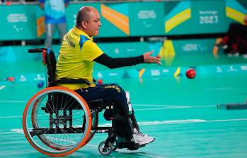 Edilson Chica, en plena competencia de boccia en paralímpicos. FOTO Tomada del X @MinDeporteCol