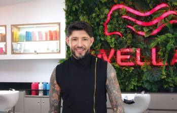 Álvaro Cadavid convirtió la peluquería en un proyecto de vida marcado por la técnica, la formación y el trato cercano con sus clientes. FOTO: Cortesía. 