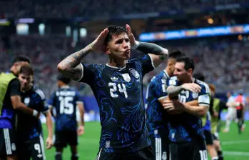 Enzo Fernández, autor de uno de los goles de Argentina frente a Inglaterra. FOTO AFP