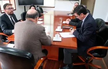 El Gobierno Nacional y la Federación Nacional de Cafeteros prorrogaron por cinco meses los contratos del Fondo Nacional del Café y del Fondo de Estabilización de Precios del Café mientras se negocia un nuevo acuerdo. FOTO tomada de X