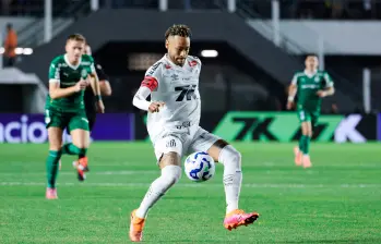 El santos de Brasil de Neymar ya ingresó a la zona de descenso y el brasileño es baja por molestia en la rodilla. Foto: GETTY. 